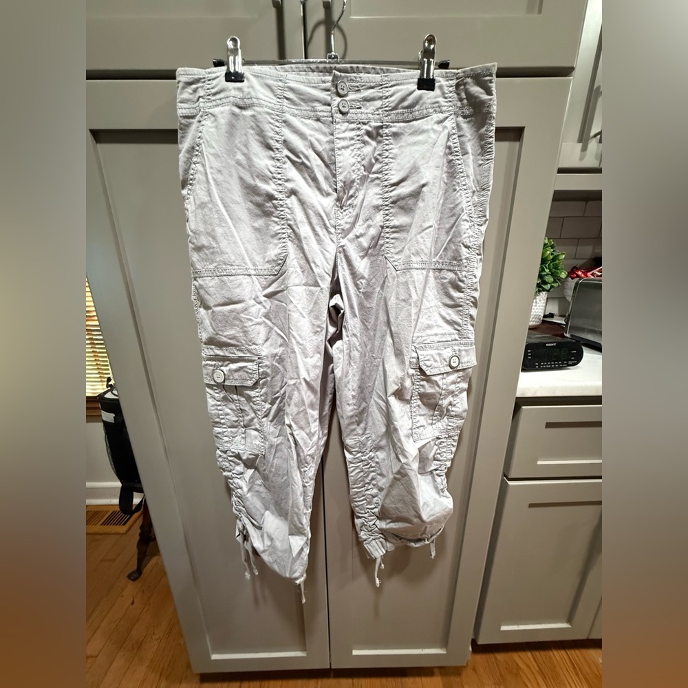 Madison Light Gray Capris Cargo Pants for Women’s Size 10 (NWOT)